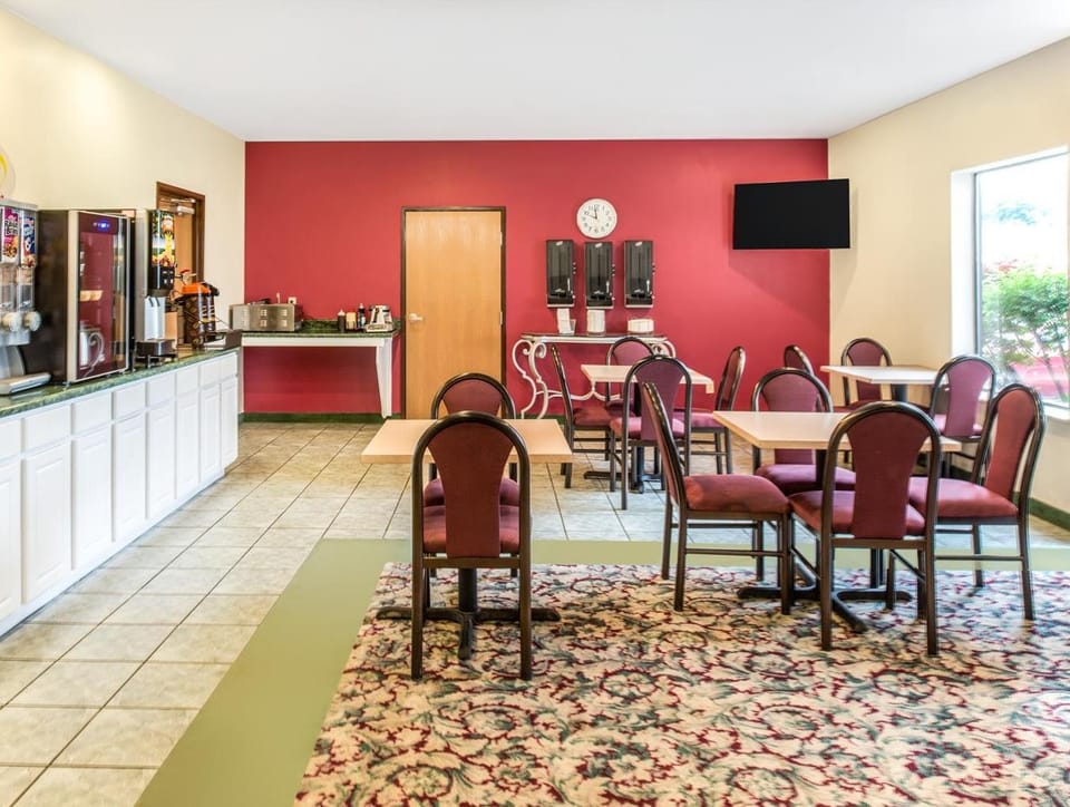 Super 8 By Wyndham Pevely Hotel in Missouri