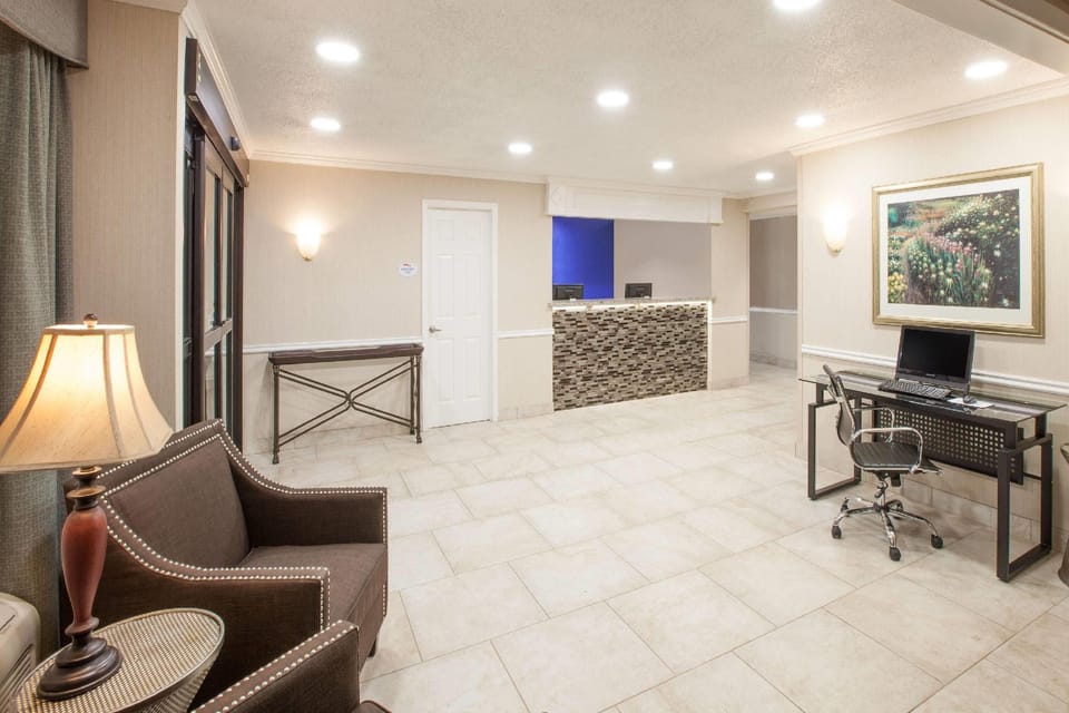 Baymont by Wyndham Texarkana Hotel in Texarkana