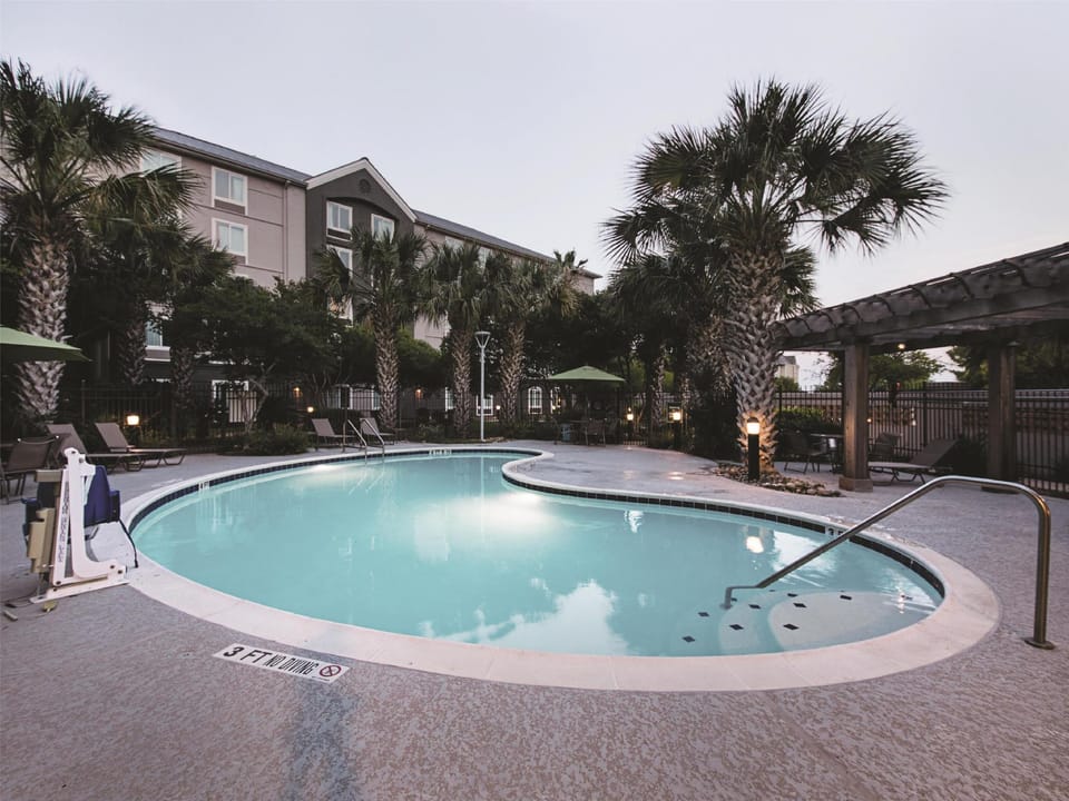 La Quinta Inn & Suites by Wyndham Austin Airport Hotel in Montopolis