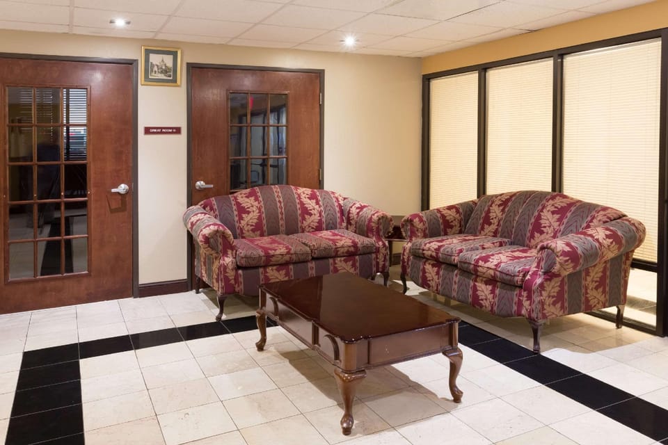Super 8 By Wyndham Indianola Hotel in Mississippi