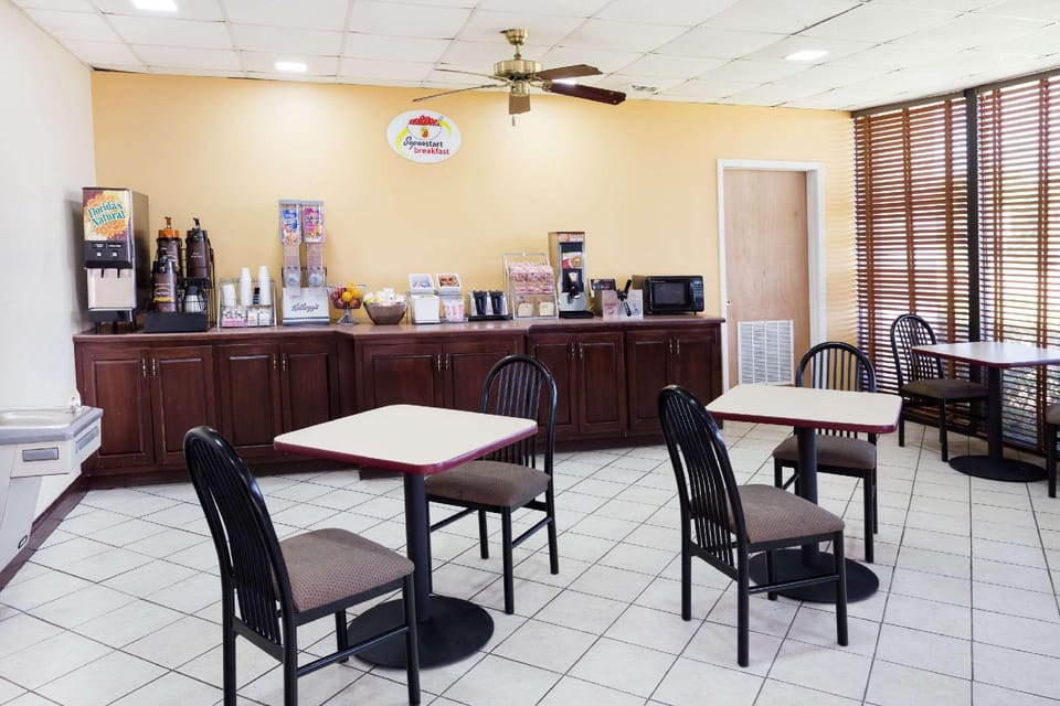 Super 8 By Wyndham Indianola Hotel in Mississippi