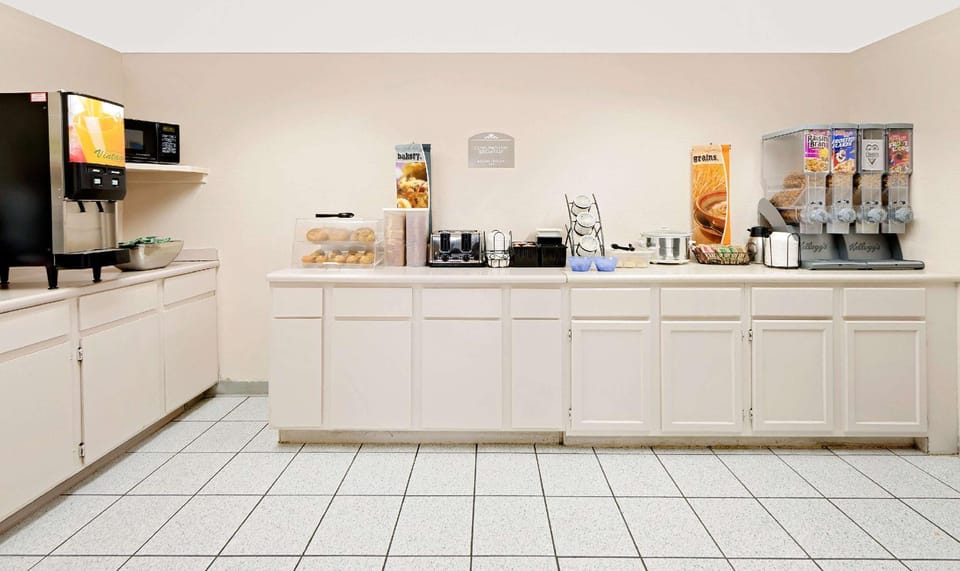 Microtel Inn & Suites by Wyndham Joplin Hotel in Joplin