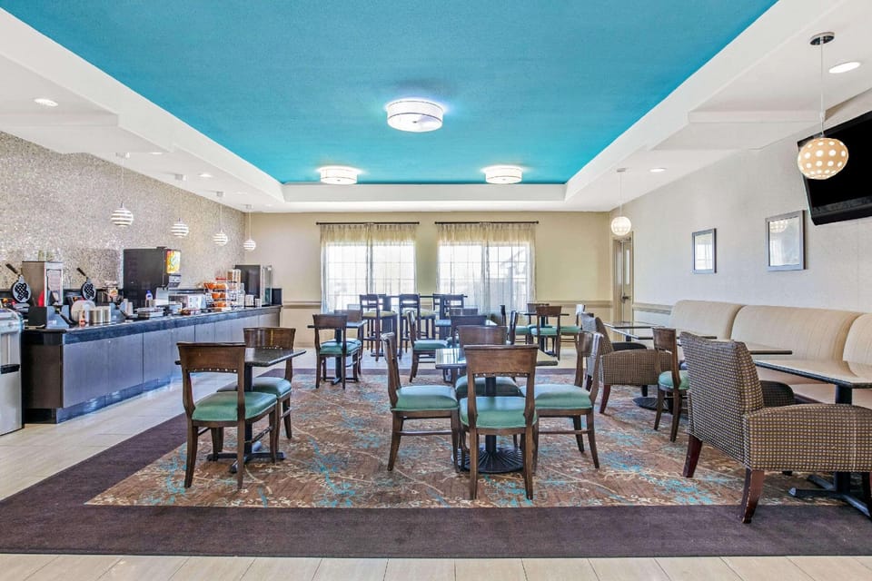 La Quinta Inn & Suites by Wyndham Corpus Christi Airport Hotel in Corpus Christi