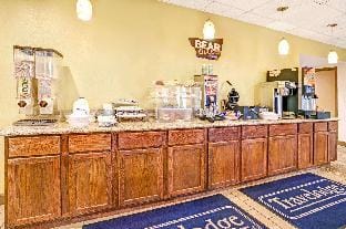 Travelodge by Wyndham Adrian Hotel in Ohio