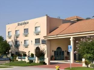 Days Inn by Wyndham Riverside Tyler Mall Hotel in Riverside