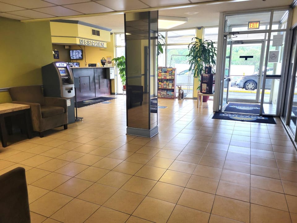 Days Inn by Wyndham Alexandria South Hotel in Belle Haven