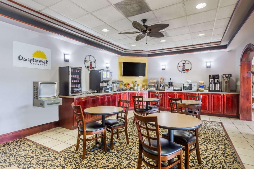 Days Inn by Wyndham Pearl/Jackson Airport Hotel in Richland