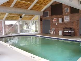 Skylight Inn Cleveland Willoughby Motel in Willoughby