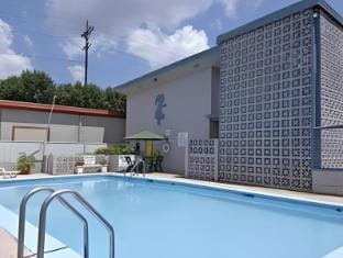 Travelodge by Wyndham Terre Haute Hotel in Terre Haute