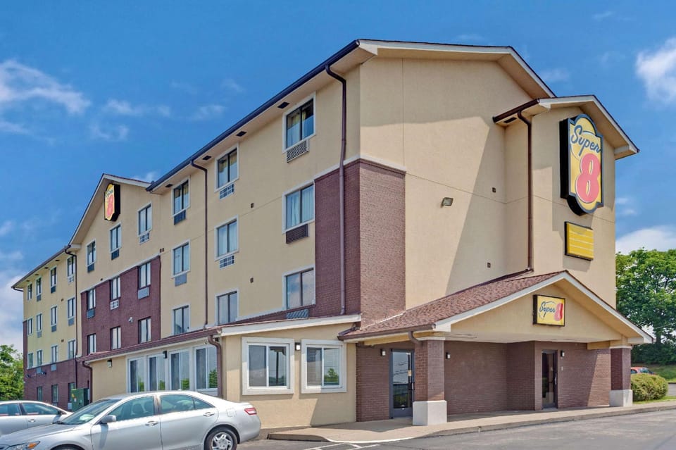 Super 8 By Wyndham Nashville/ Dntn/ Opryland Area Hotel in East Nashville