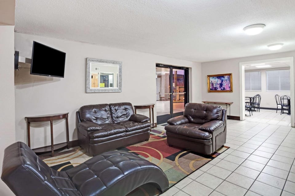 Super 8 By Wyndham Nashville/ Dntn/ Opryland Area Hotel in East Nashville