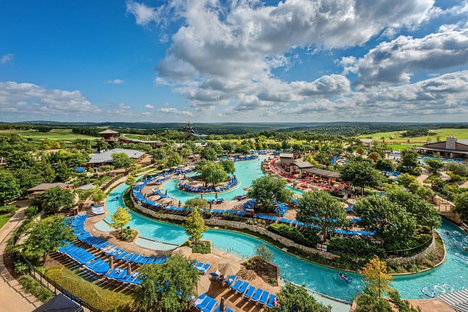 Swimming pool [outdoor]
