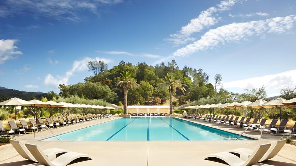 Swimming pool [outdoor]