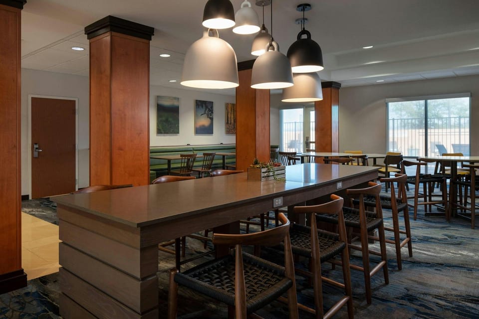 Fairfield by Marriott Inn & Suites Redding Hotel in Redding