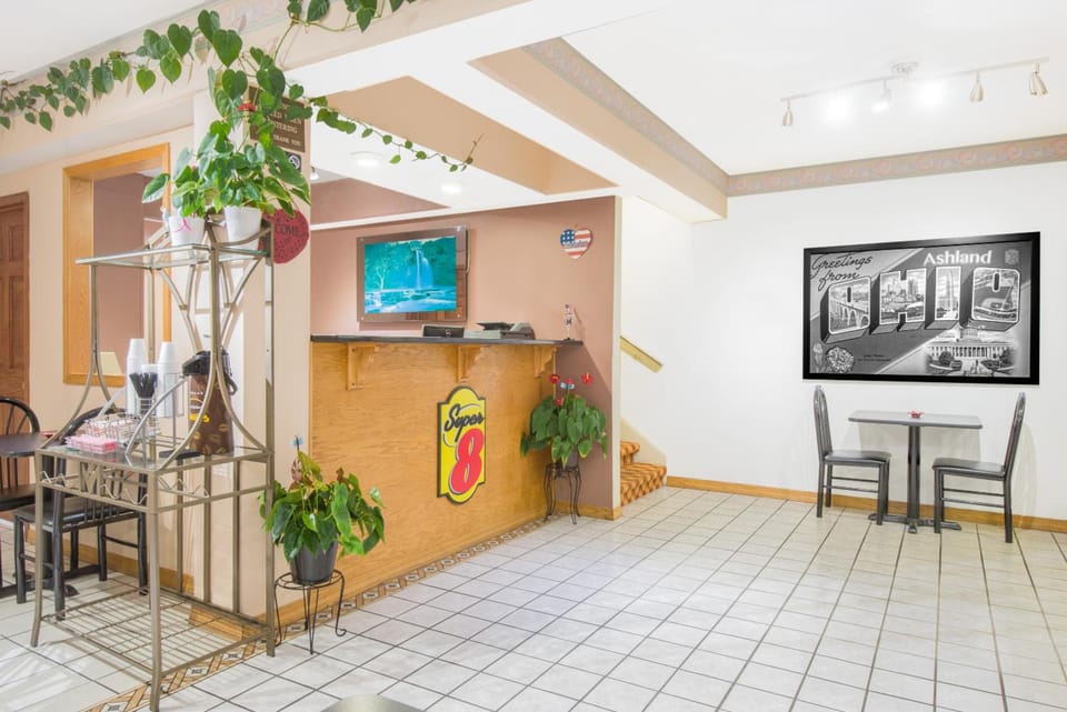 Super 8 By Wyndham Ashland Hotel in Ohio