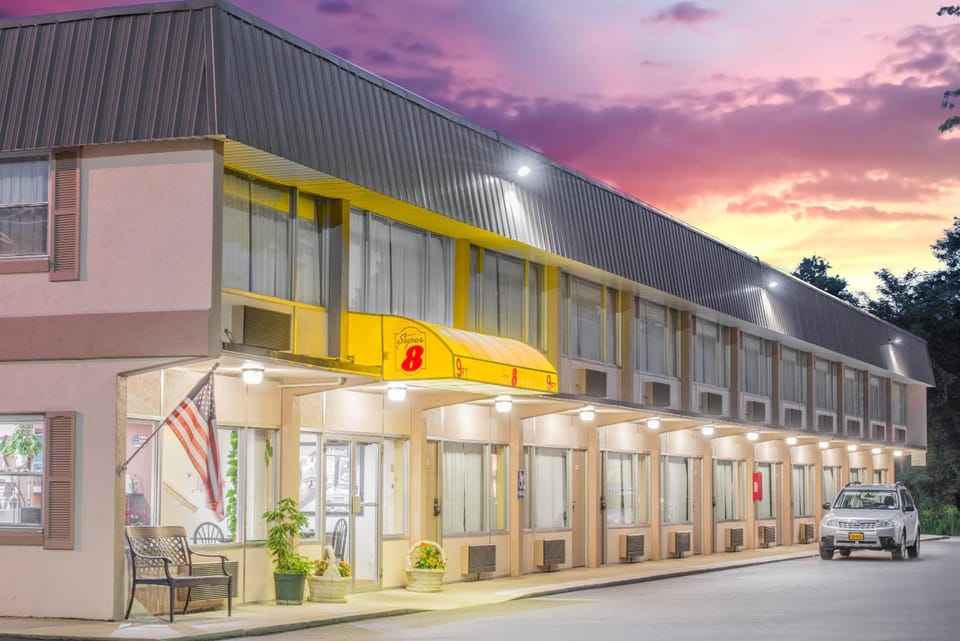 Super 8 By Wyndham Ashland Hotel in Ohio
