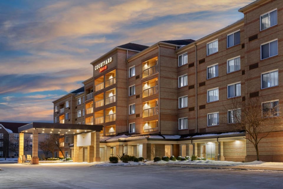 Courtyard by Marriott Cleveland Airport South Hotel in Middleburg Heights