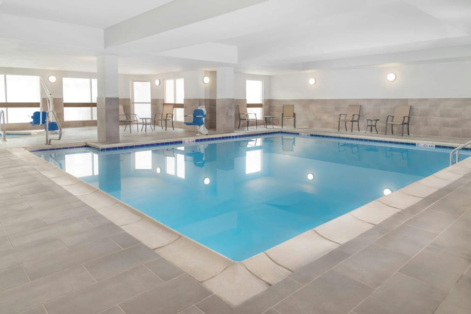 Courtyard by Marriott Cleveland Airport South Hotel in Middleburg Heights