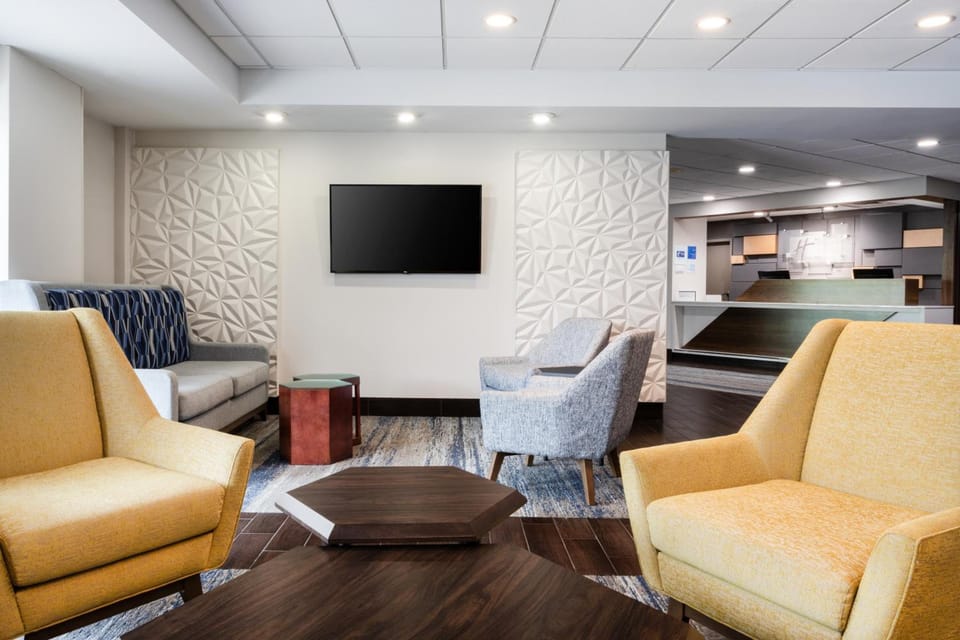 Holiday Inn Express & Suites Cincinnati Riverfront By IHG Hotel in Covington