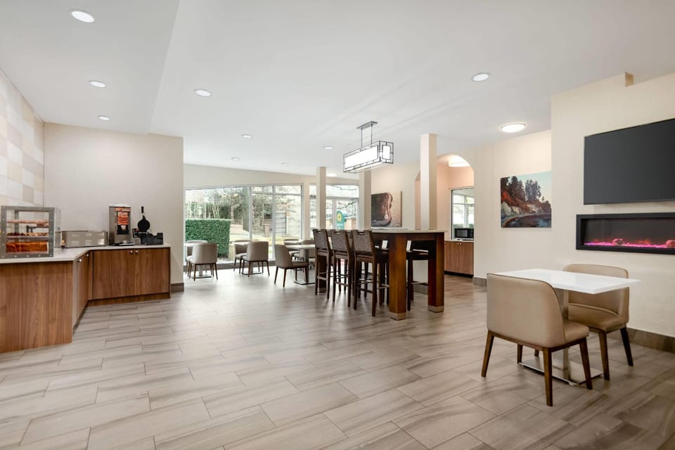 La Quinta Inn by Wyndham Vancouver Airport Hotel in Richmond