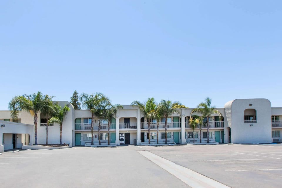 Travelodge by Wyndham Los Banos CA Hotel in Los Banos