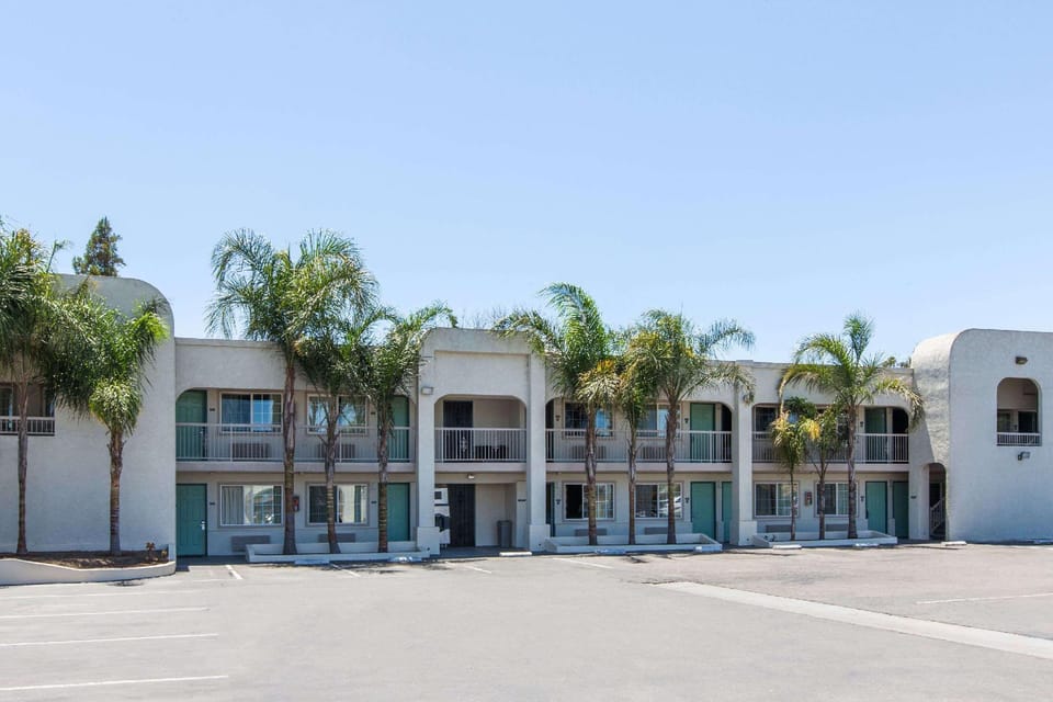 Travelodge by Wyndham Los Banos CA Hotel in Los Banos