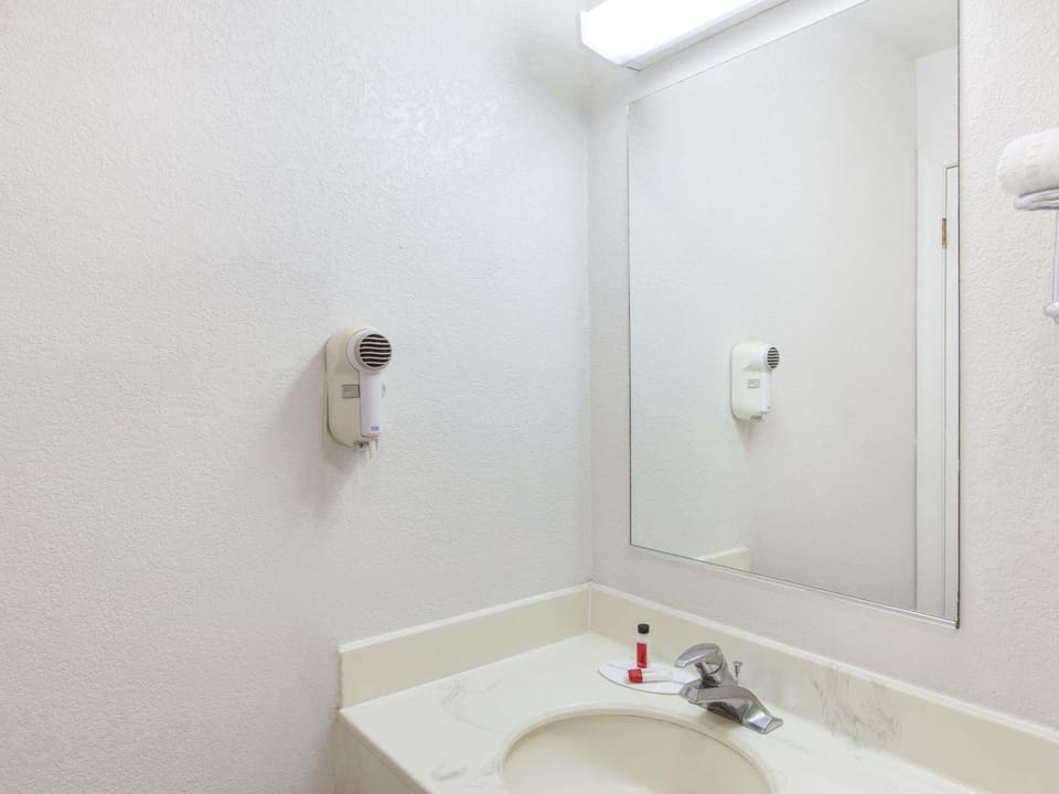 Travelodge by Wyndham Los Banos CA Hotel in Los Banos