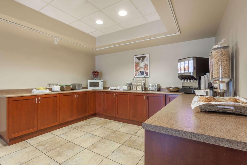 Super 8 By Wyndham Abbotsford Bc Hotel in Abbotsford