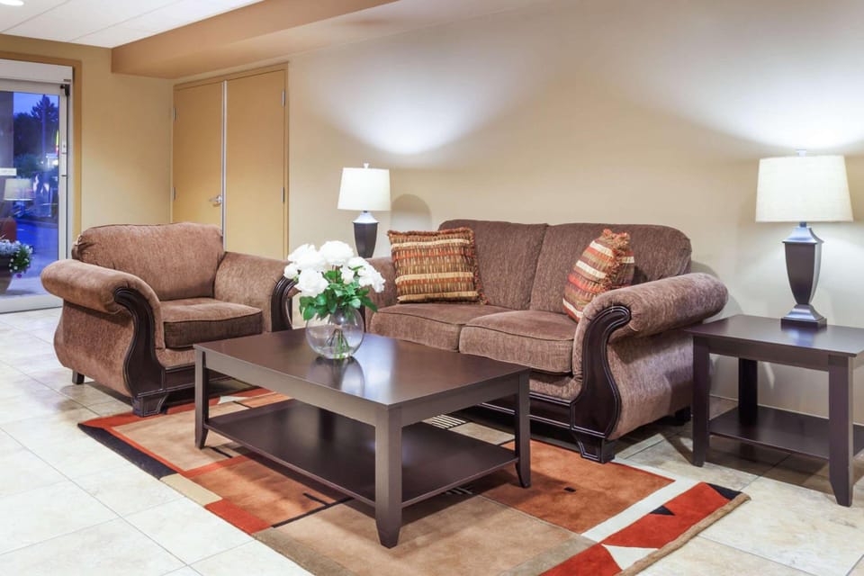 Super 8 By Wyndham Abbotsford Bc Hotel in Abbotsford
