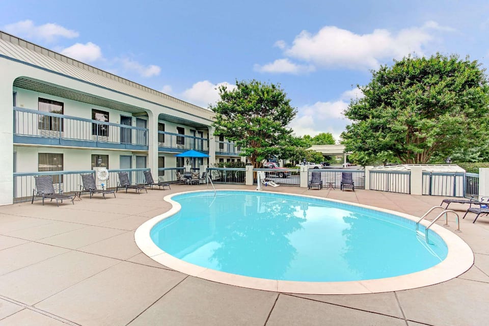 Baymont by Wyndham Murfreesboro Hotel in Murfreesboro