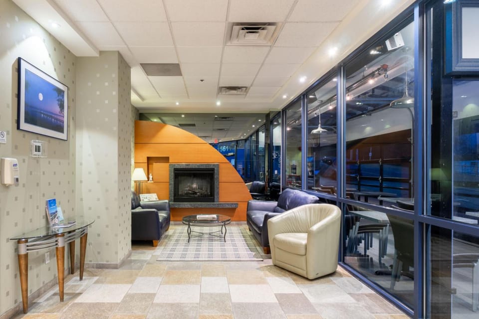 Ocean Promenade Hotel Hotel in White Rock