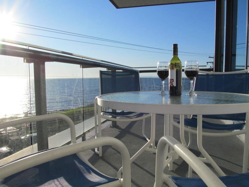 Ocean Promenade Hotel Hotel in White Rock