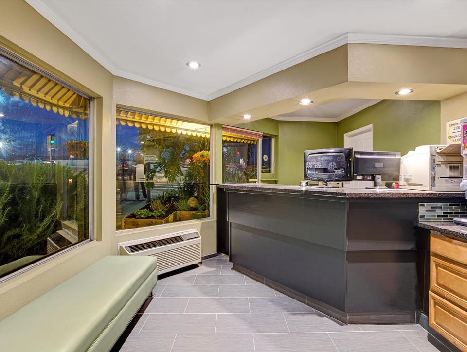 Super 8 by Wyndham Santa Cruz Beach Hotel in Santa Cruz