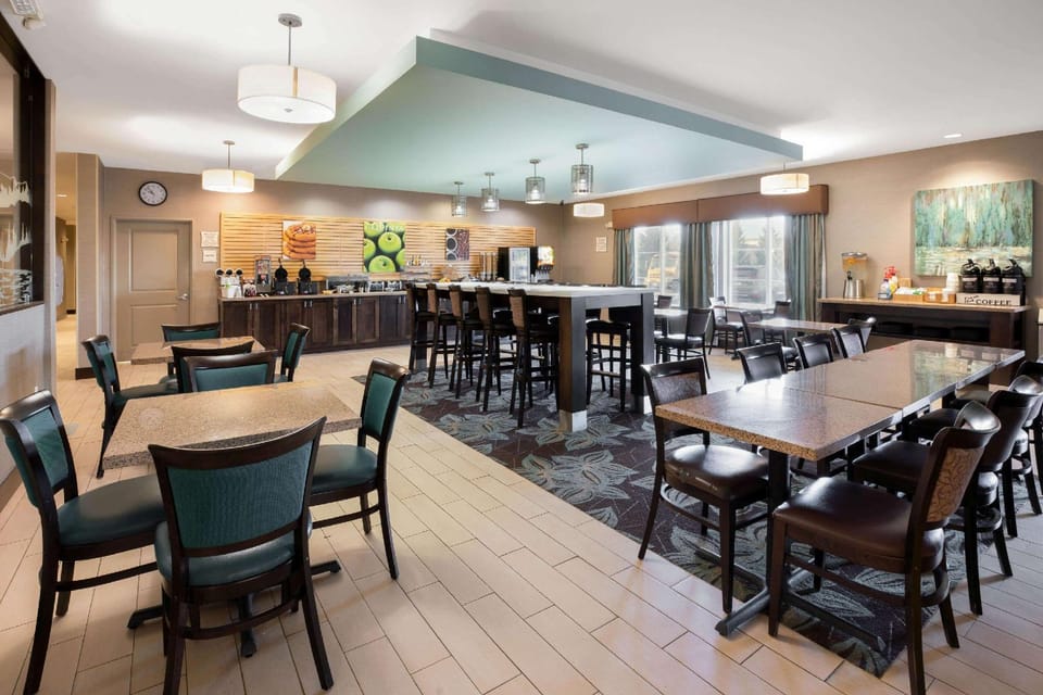 La Quinta Inn & Suites by Wyndham Bellingham Hotel in Bellingham
