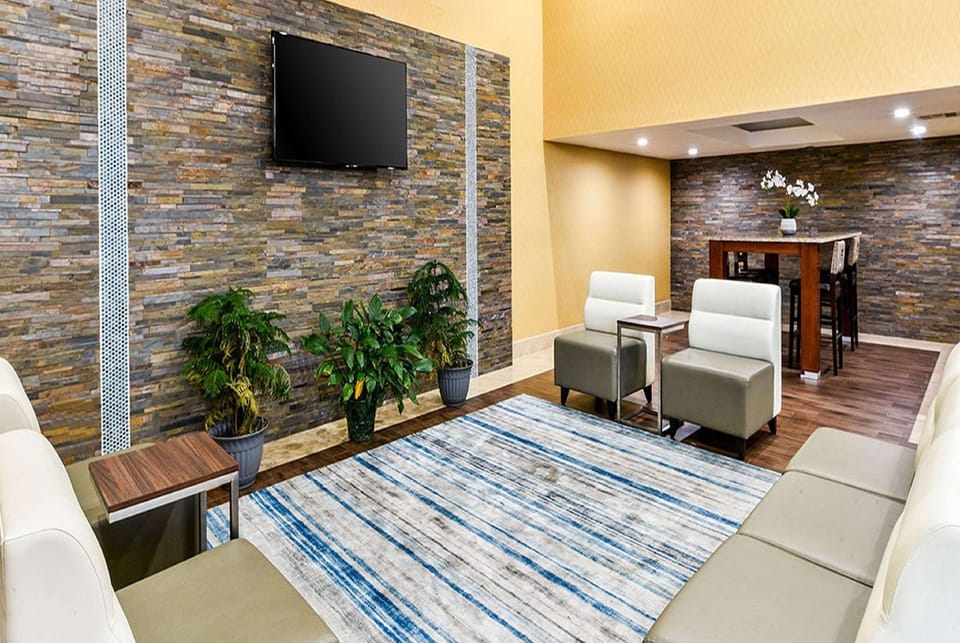Travelodge by Wyndham Commerce Los Angeles Area Hotel in Commerce