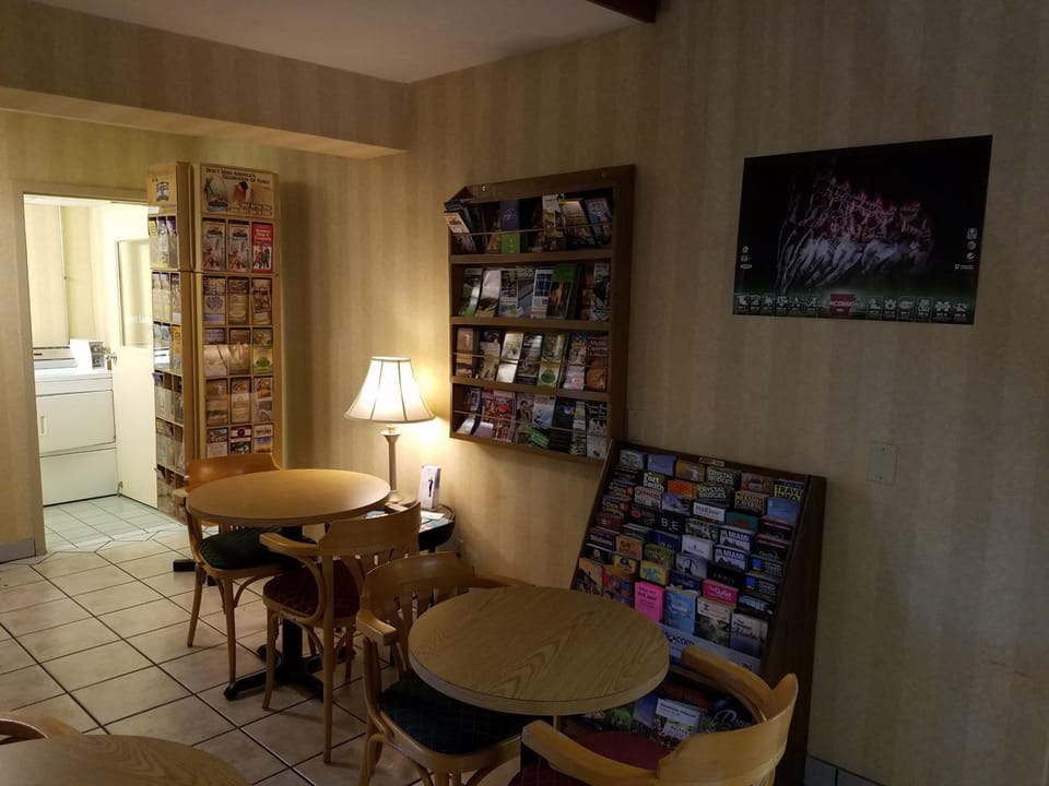 Super 8 By Wyndham Bentonville Hotel in Rogers