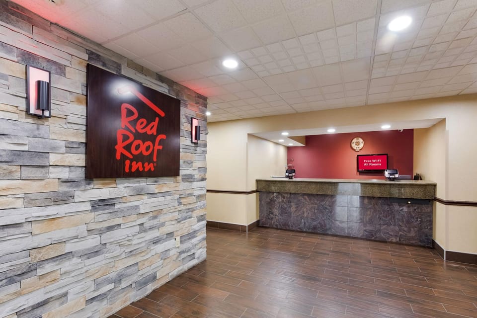 Red Roof Inn & Suites Columbus - West Broad Hotel in Ohio