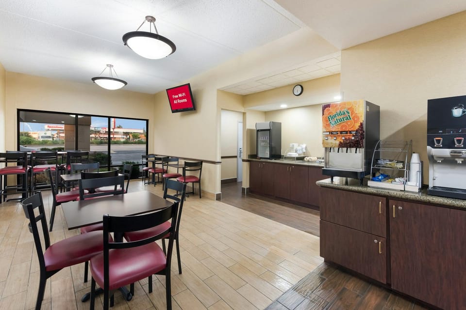 Red Roof Inn & Suites Columbus - West Broad Hotel in Ohio