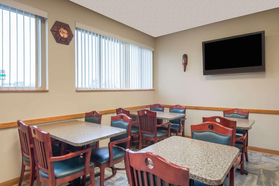 Super 8 By Wyndham Youngstown/Austintown Hotel in Austintown