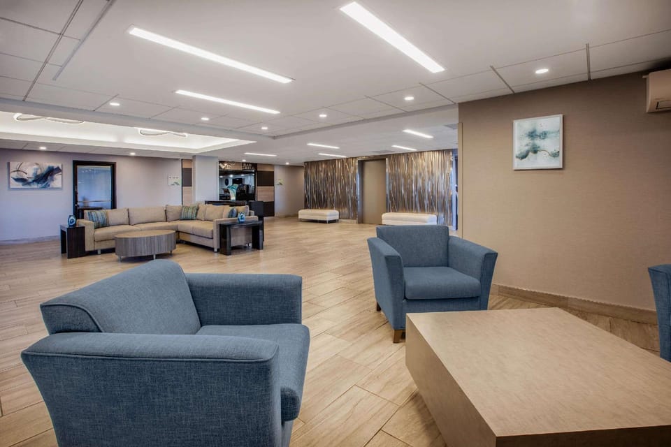 Wingate by Wyndham Detroit Metro Airport Hotel in Romulus