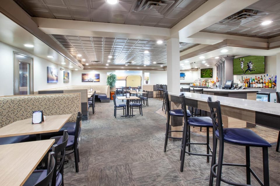 Wingate by Wyndham Detroit Metro Airport Hotel in Romulus