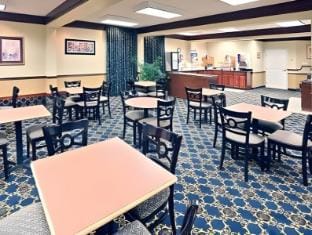 Days Inn & Suites by Wyndham Tahlequah Hotel in Tahlequah