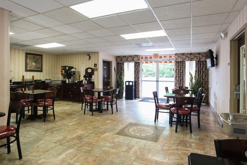 Dawson Village Inn Hotel in Lake Lanier
