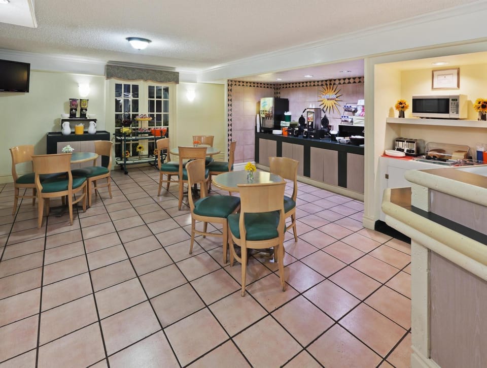 La Quinta Inn by Wyndham Austin Oltorf Hotel in Austin