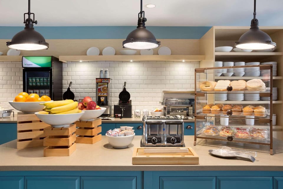 Country Inn & Suites by Radisson Asheville River Arts District Hotel in Asheville