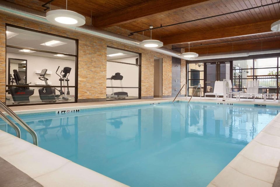 Country Inn & Suites by Radisson Asheville River Arts District Hotel in Asheville