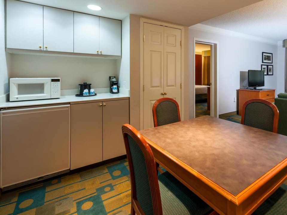 La Quinta Inn & Suites by Wyndham Seattle Sea-Tac Airport Hotel in SeaTac