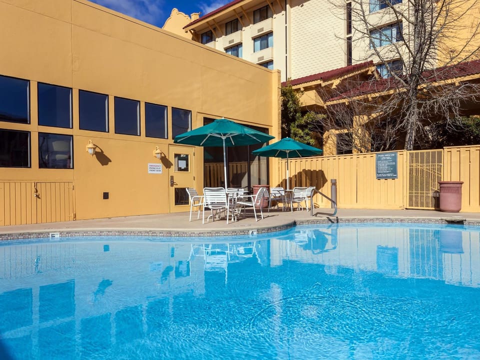 La Quinta Inn & Suites by Wyndham Seattle Sea-Tac Airport Hotel in SeaTac