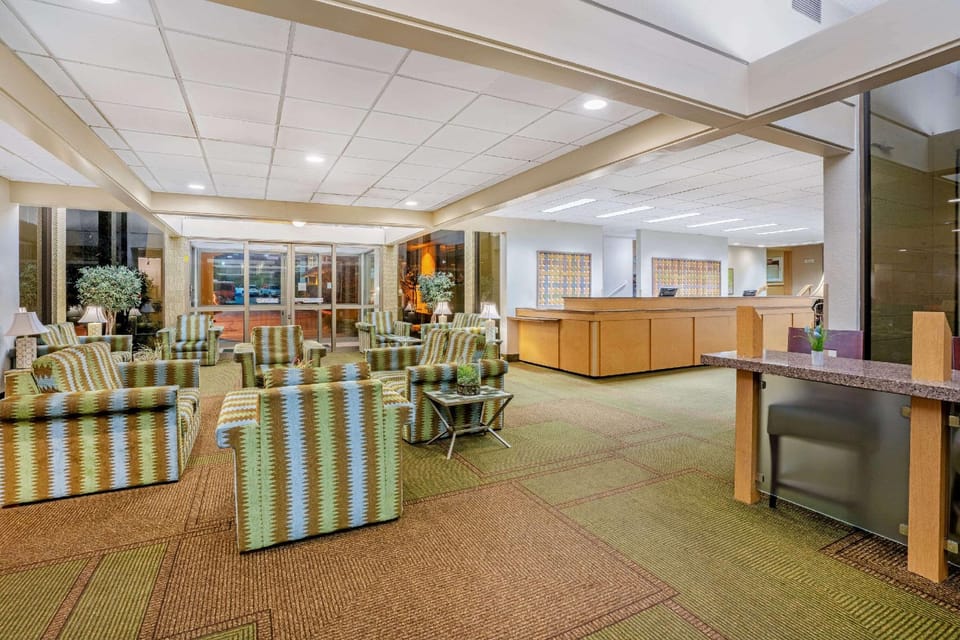 La Quinta Inn & Suites by Wyndham Seattle Sea-Tac Airport Hotel in SeaTac