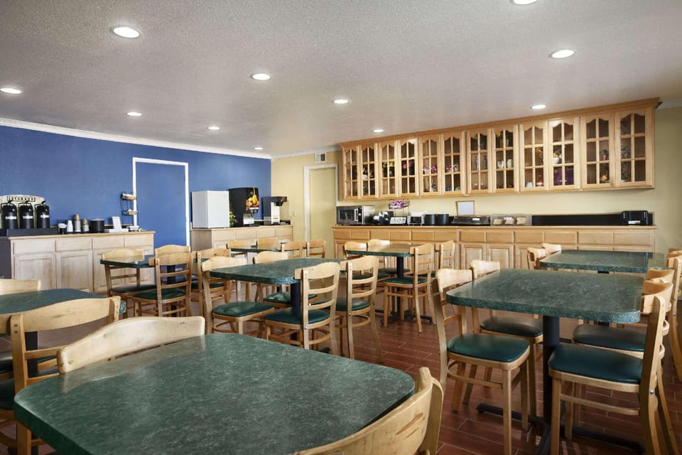 Days Inn by Wyndham Gilroy Hotel in Gilroy